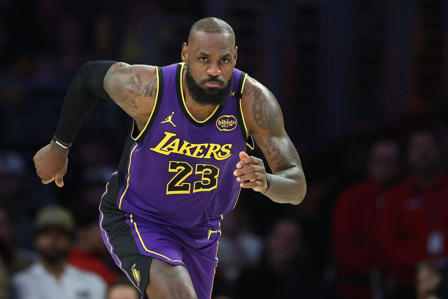 詹姆斯在RNG比赛中惊险取胜,势不可挡引发热议!(詹姆斯lol) 詹姆斯在RNG比赛中惊险取胜,势不可挡引发热议!(詹姆斯lol)