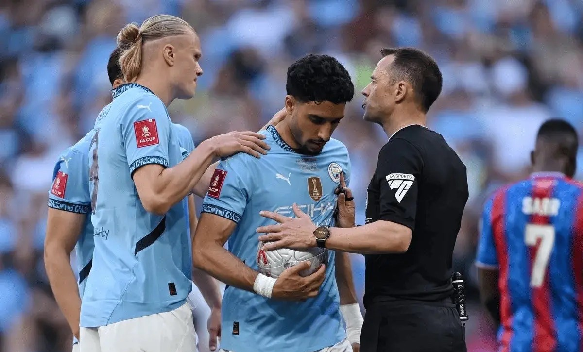 关于英超赛程吃紧，皇家马德里赛后扳平良机，引发热议，更衣室氛围转暖的信息